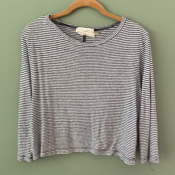 ALICE & OLIVIA BLACK AND GREY STRIPED LONG SLEAVE CROP TOP - Picture 1 of 4